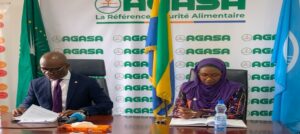 Conférence de presse animée par le directeur général de l'AGASA, en présence de la représentante technique de la FAO et point focal de l'événement.