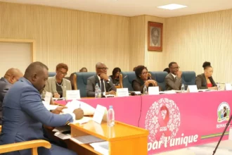 Audition de la ministre de la Défense Brigitte Onkanowa et du ministre de l'Intérieur Edgard Moukoumbi par la Commission des finances de l'Assemblée nationale du Gabon lors de l'examen du budget 2027.