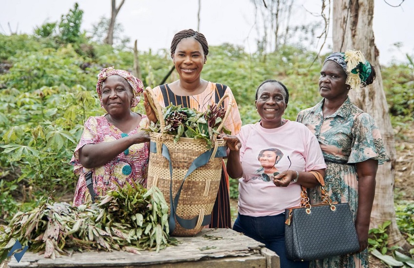 La Première dame du Gabon échange avec des femmes rurales et agricultrices